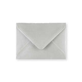 82x113mm C7 Metalik srebrna gumiran V preklop 100gsm omotnice